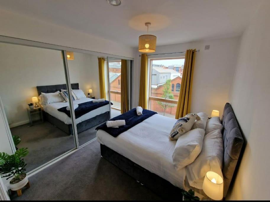 Modern Apartment, Sleeps 6, Belfast City Centre المظهر الخارجي الصورة